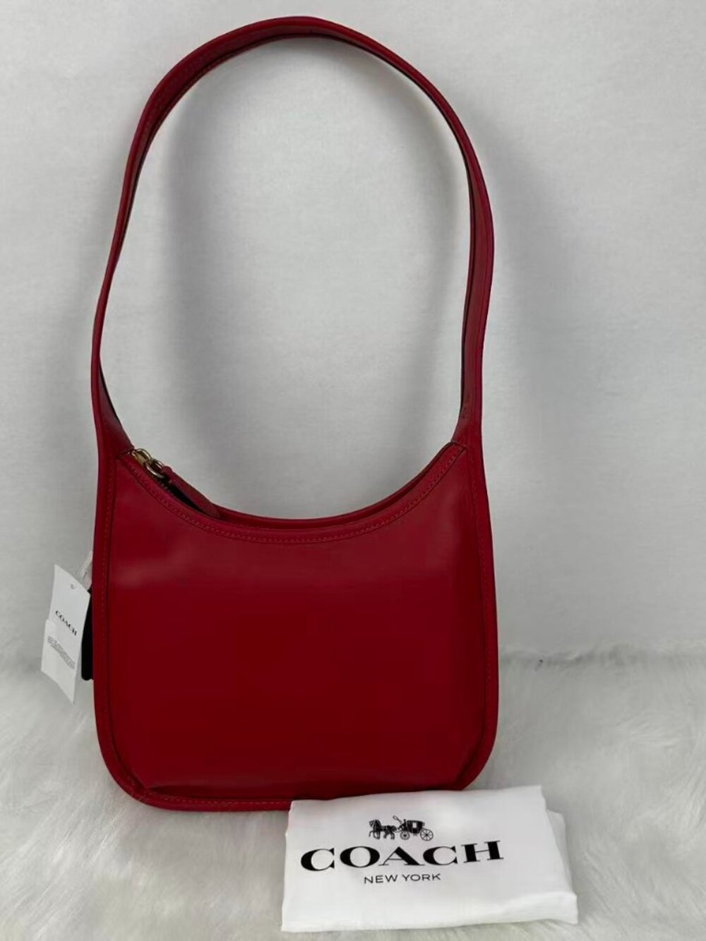 Coach Curve Zip Shoulder Bag Glovetanned Leather CAF11 Brass/Ruby Red
